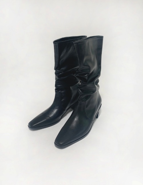 crease middle leather boots