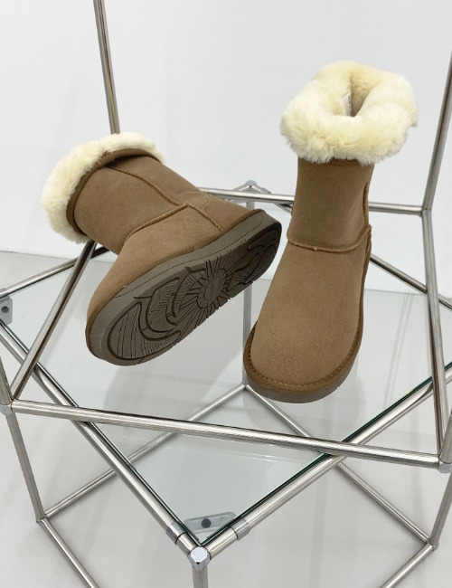 cozy middle ugg boots