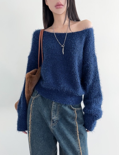 boat-neck loose fur crop knit