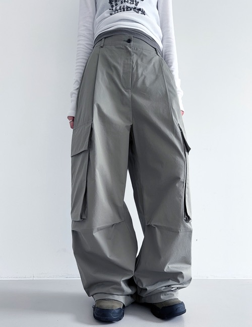 big pocket strap maxi pants
