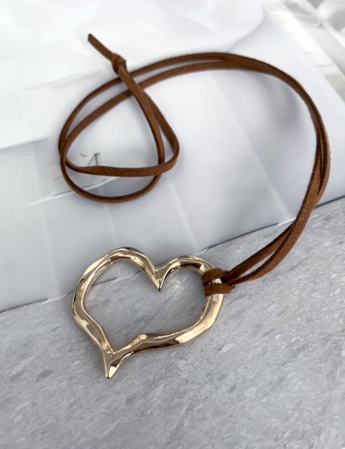 indy gold heart necklace