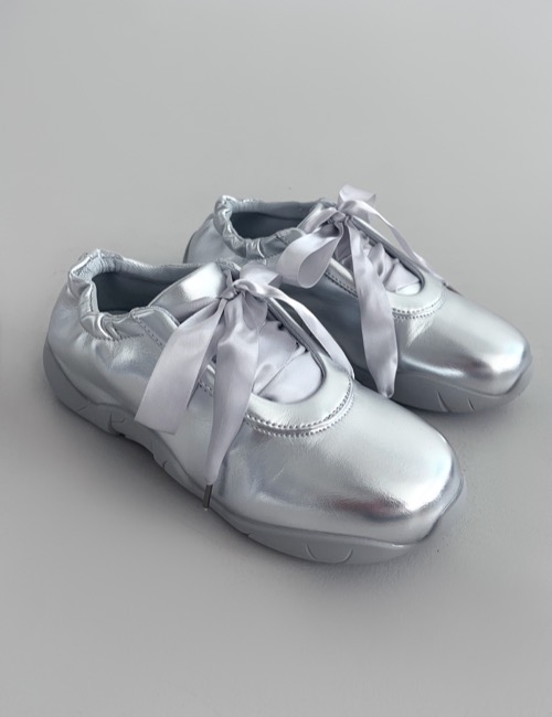 silver shirring ribbon sneakers